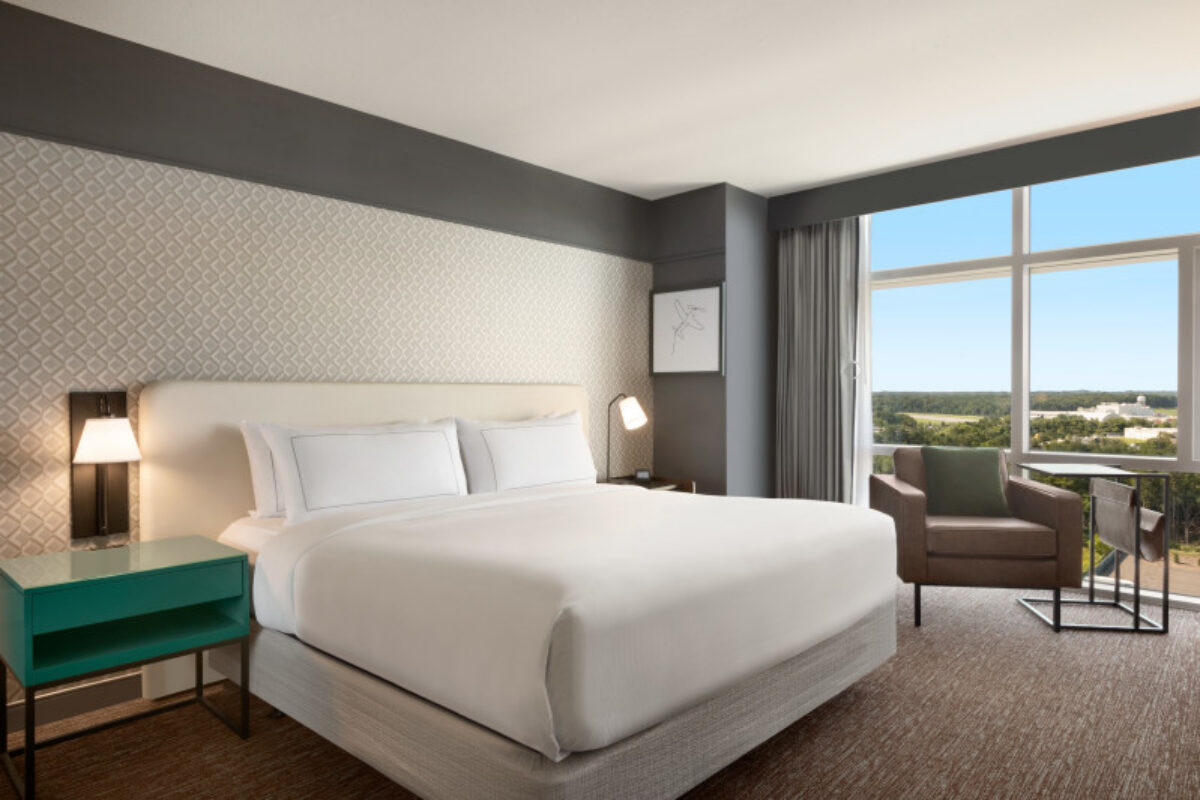 Hilton Baltimore BWI Airport king bed