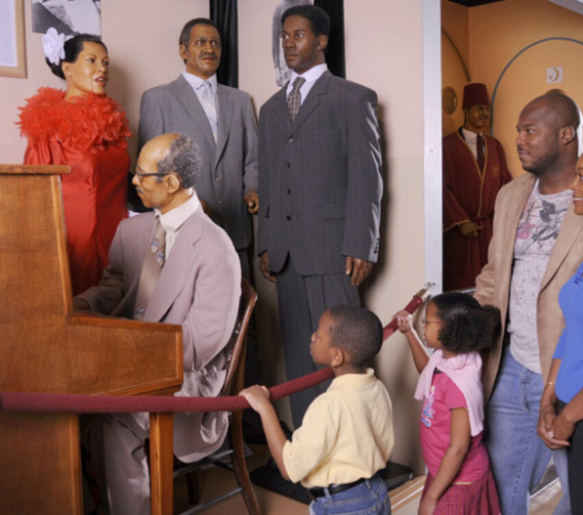 children look at wax figures