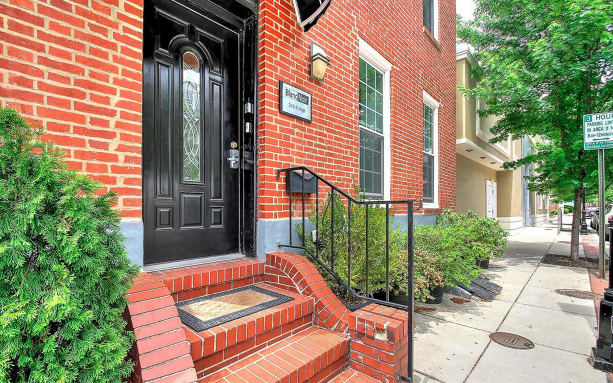 Entrance of the BlancNoir Bed and Breakfast