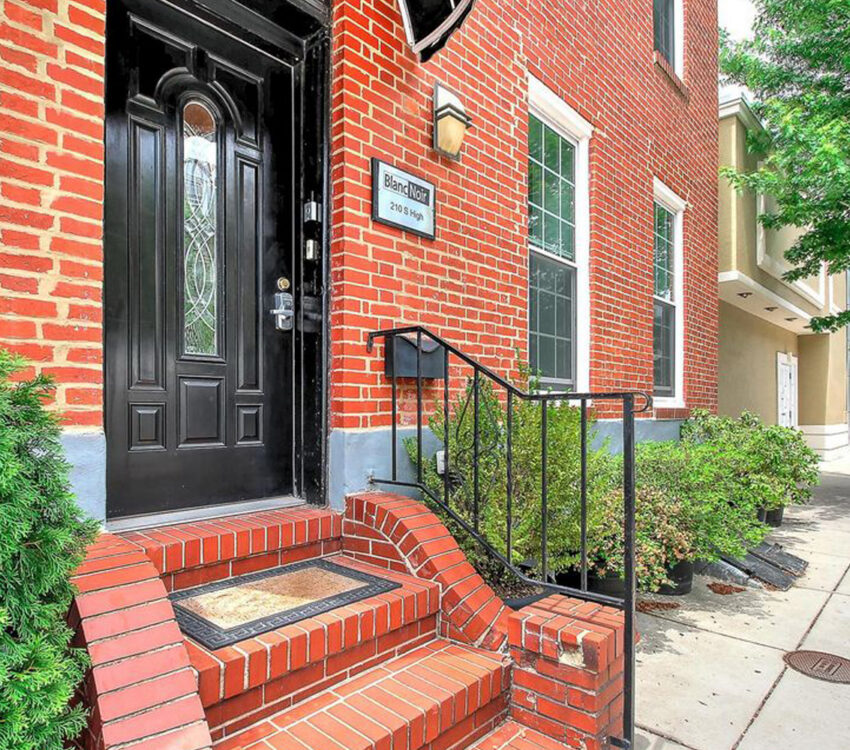 Entrance of the BlancNoir Bed and Breakfast
