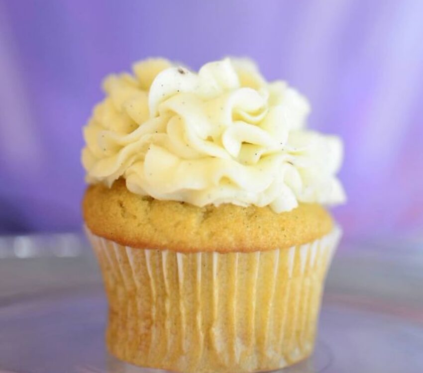 Midnite Confections cupcake