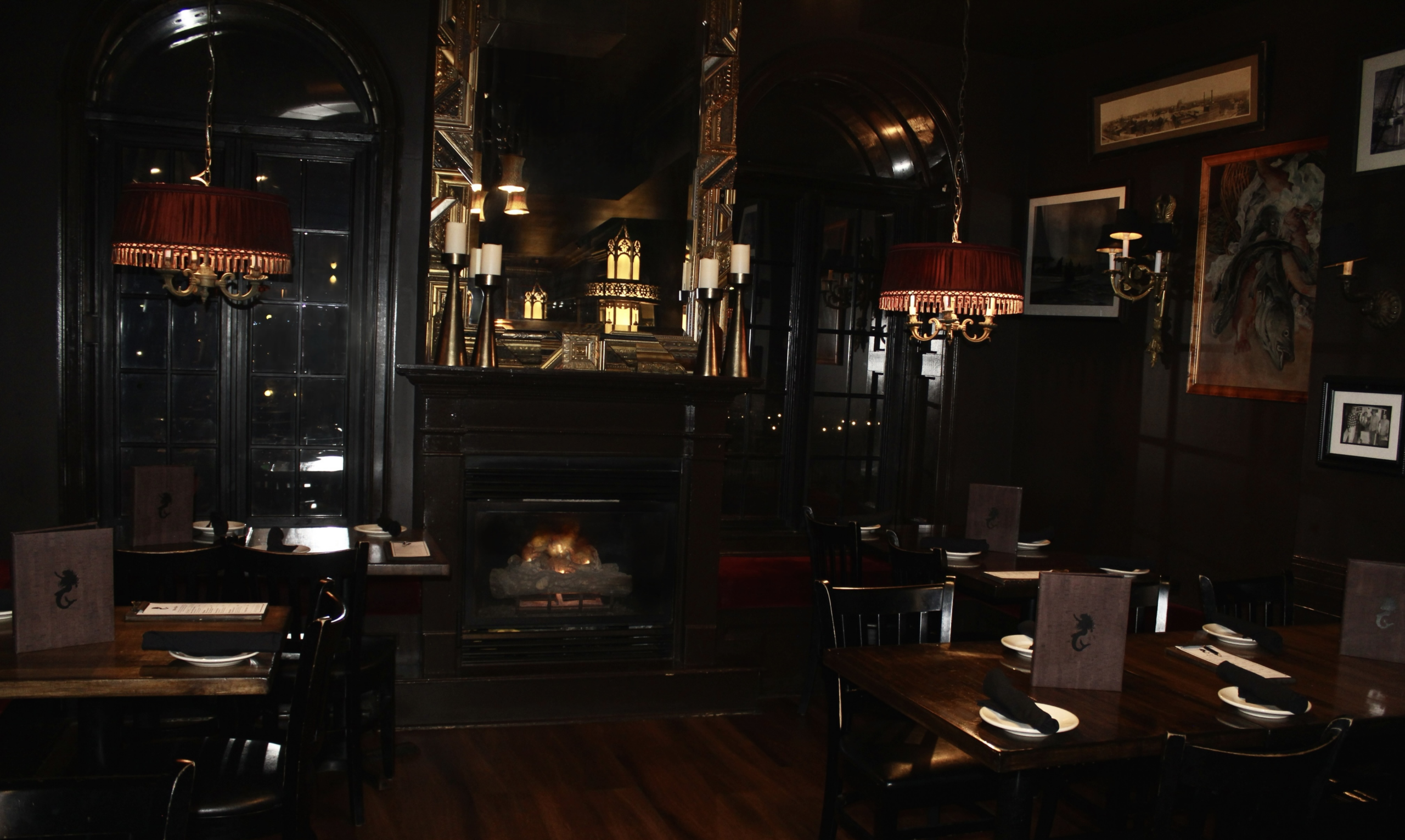 Fireplace at Mamas on the half shell