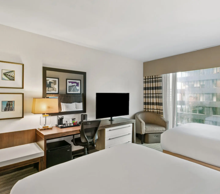 Hotel room with 2 queen beds