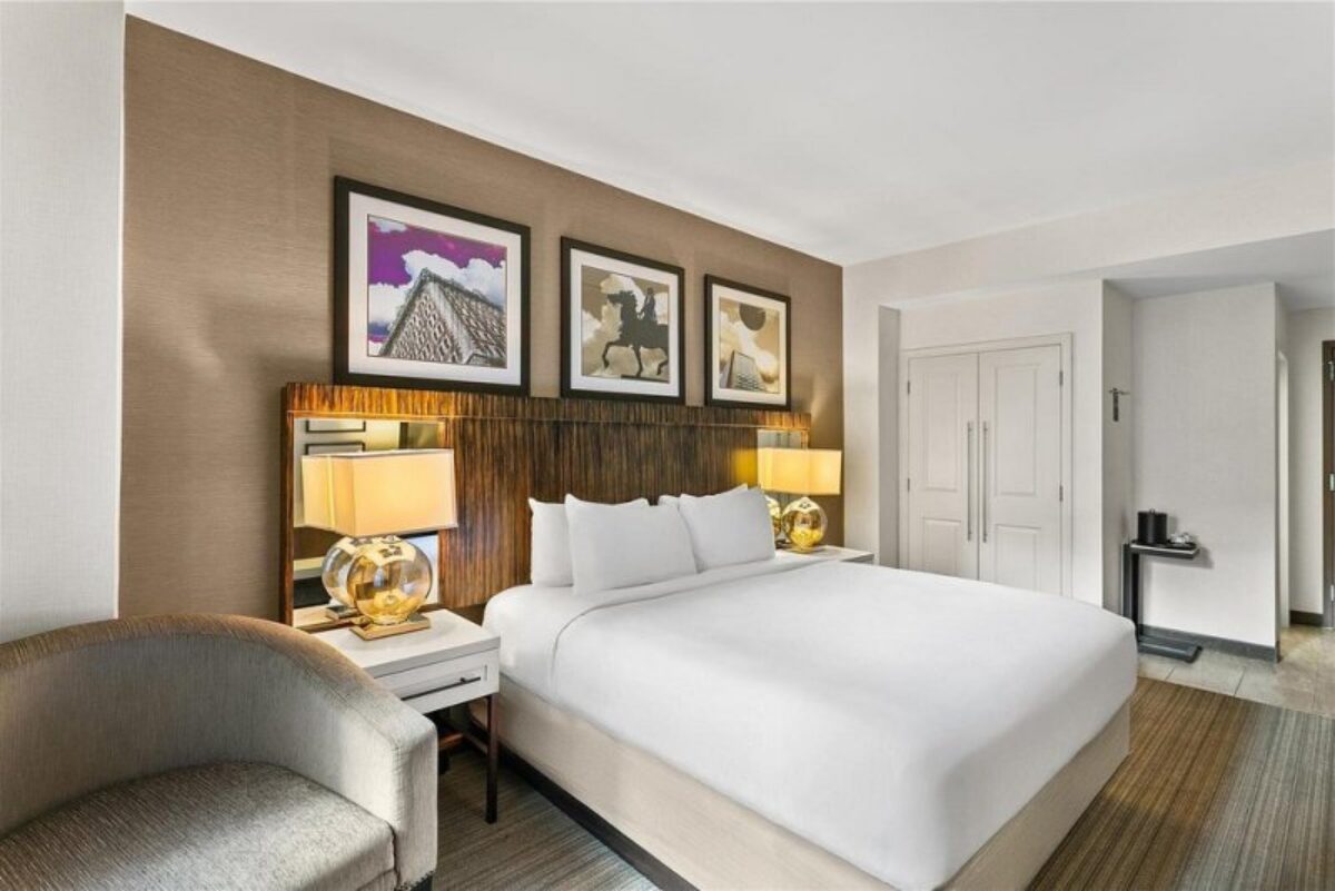 Sonesta Hotel Baltimore Inner Harbor king room