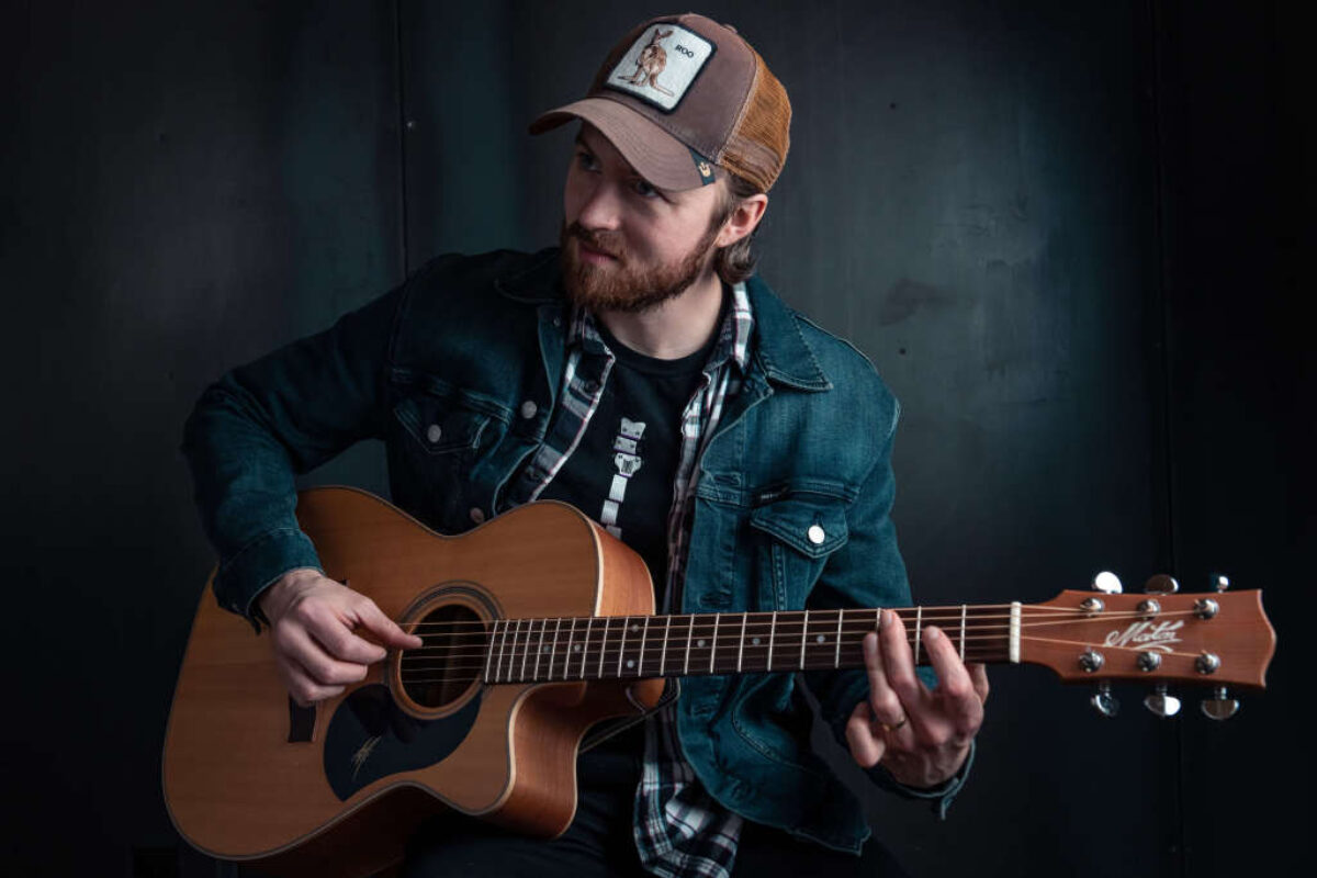 Award-Winning Guitar Virtuoso Joe Robinson in Concert