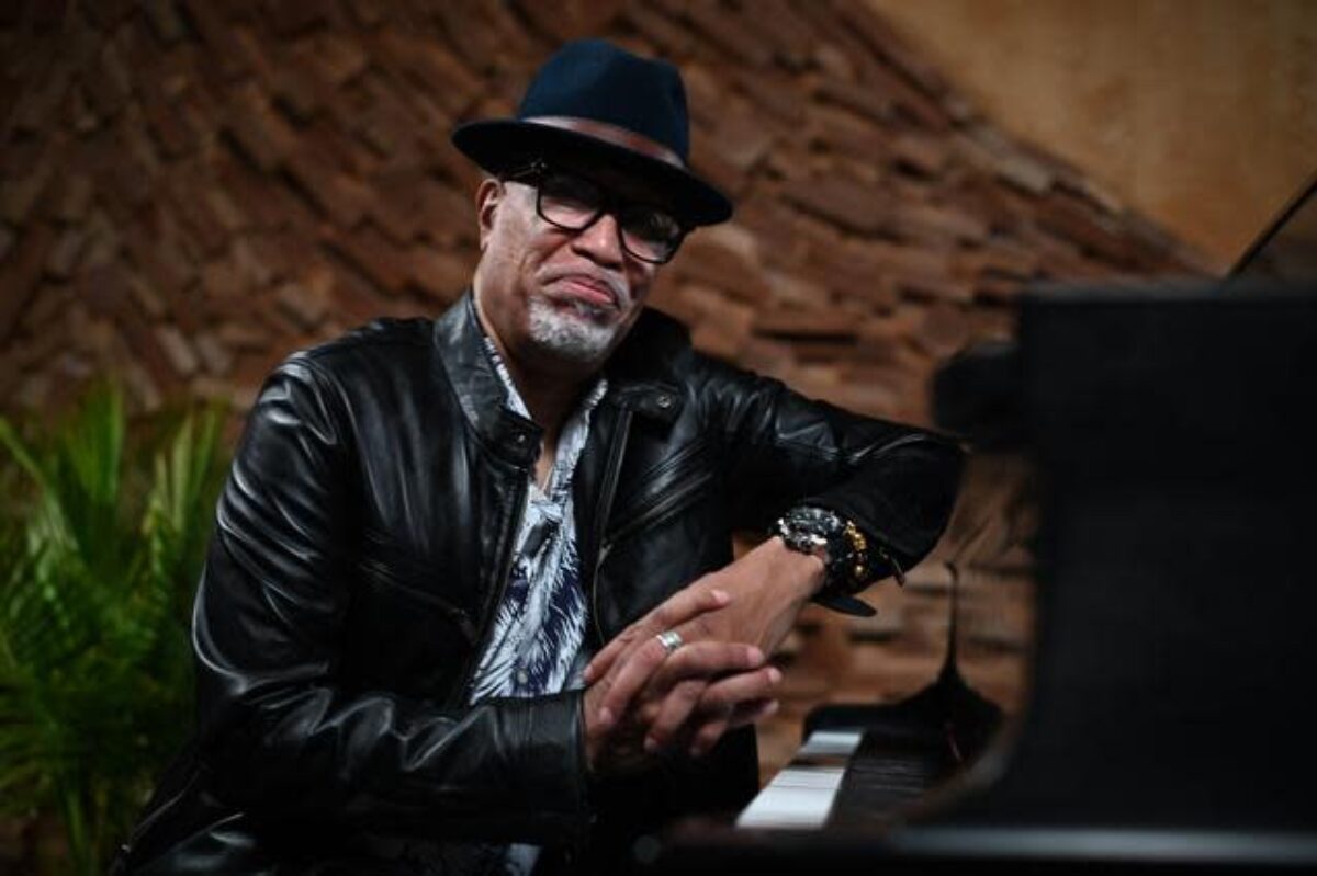 #1 Smooth Jazz Pianist Bob Baldwin