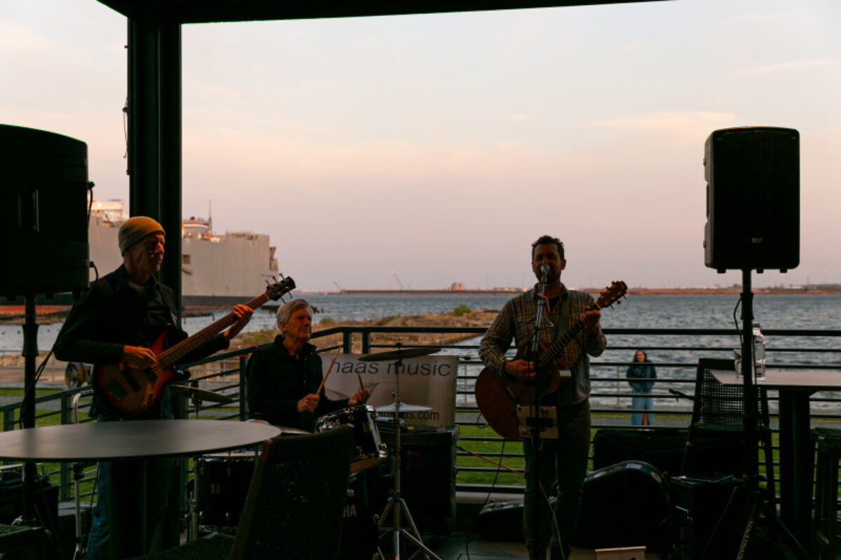 band playing at the Rye Street Tavern